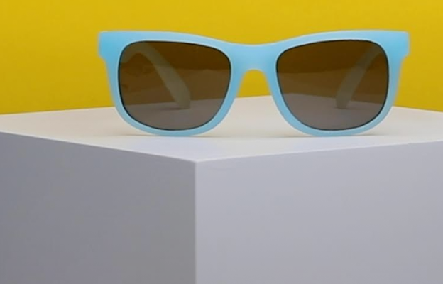 Color changing sunglasses